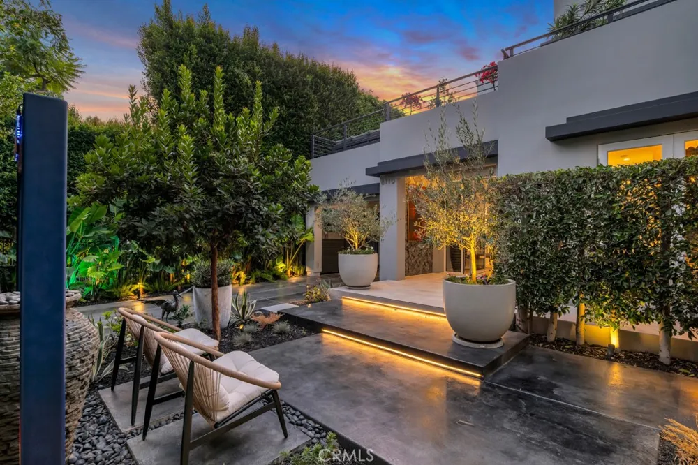 8719 Rosewood Avenue West Hollywood, CA 90048