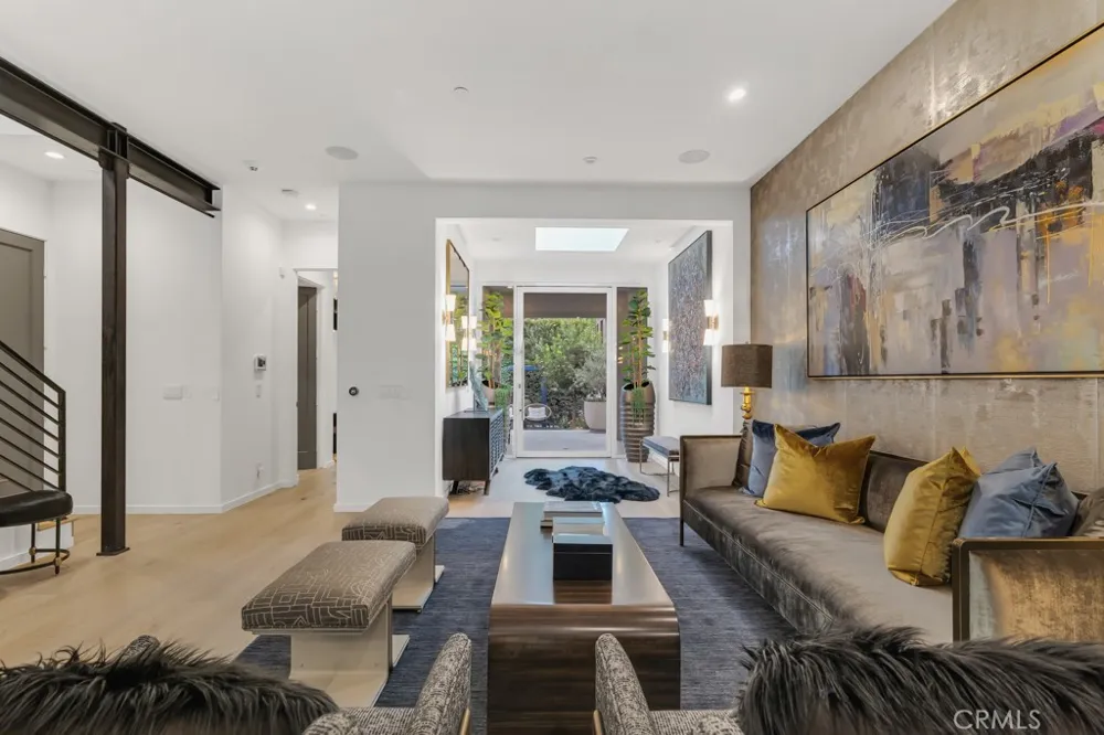 8719 Rosewood Avenue West Hollywood, CA 90048