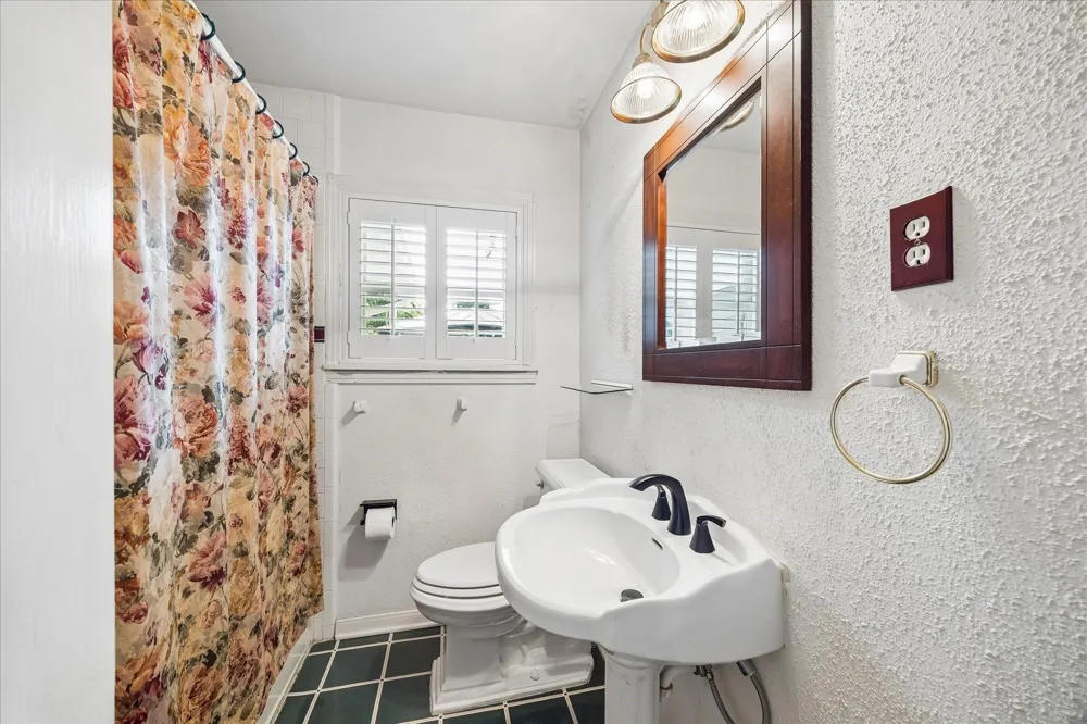 1611 Gardenia Drive Houston, TX 77018
