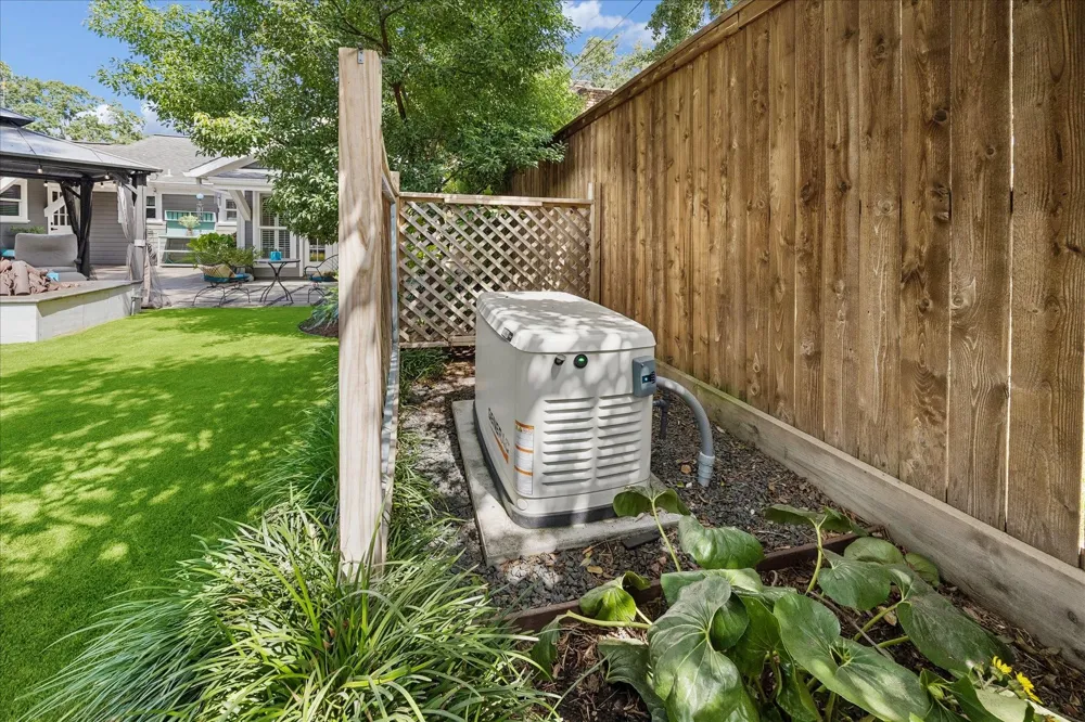 1611 Gardenia Drive Houston, TX 77018