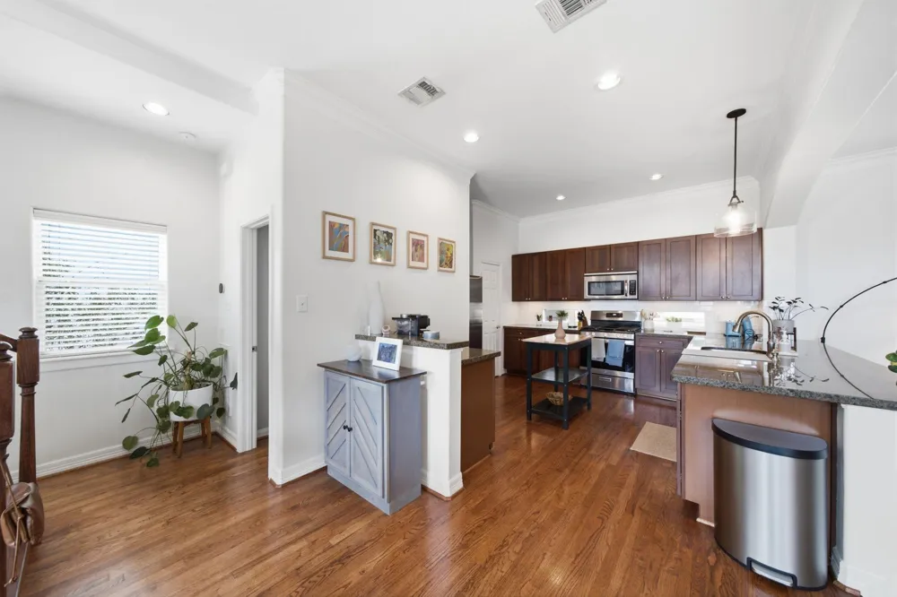 1147 W 24th Street #B Houston, TX 77008