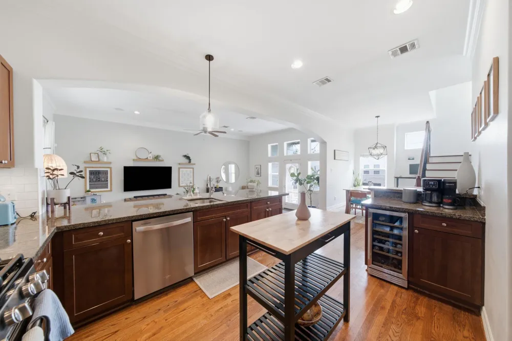 1147 W 24th Street #B Houston, TX 77008