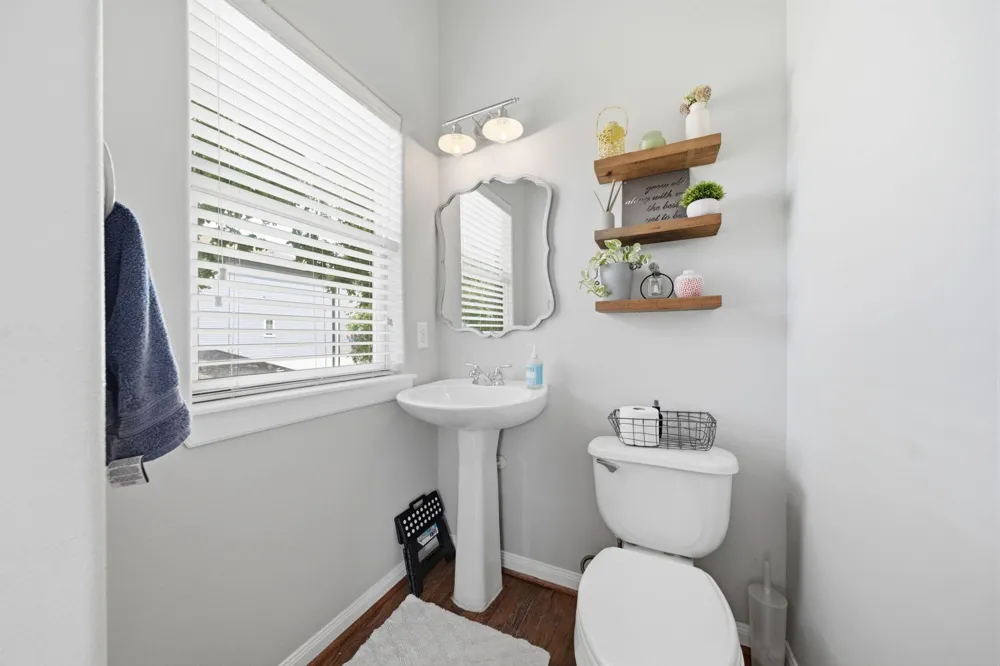 1147 W 24th Street #B Houston, TX 77008