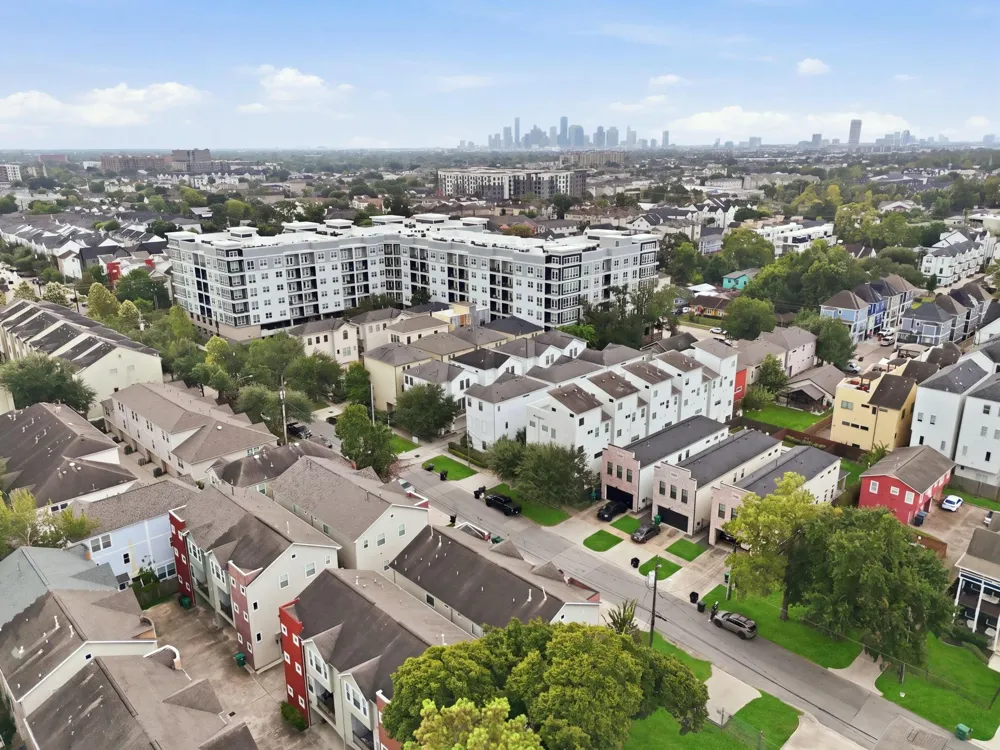 1147 W 24th Street #B Houston, TX 77008