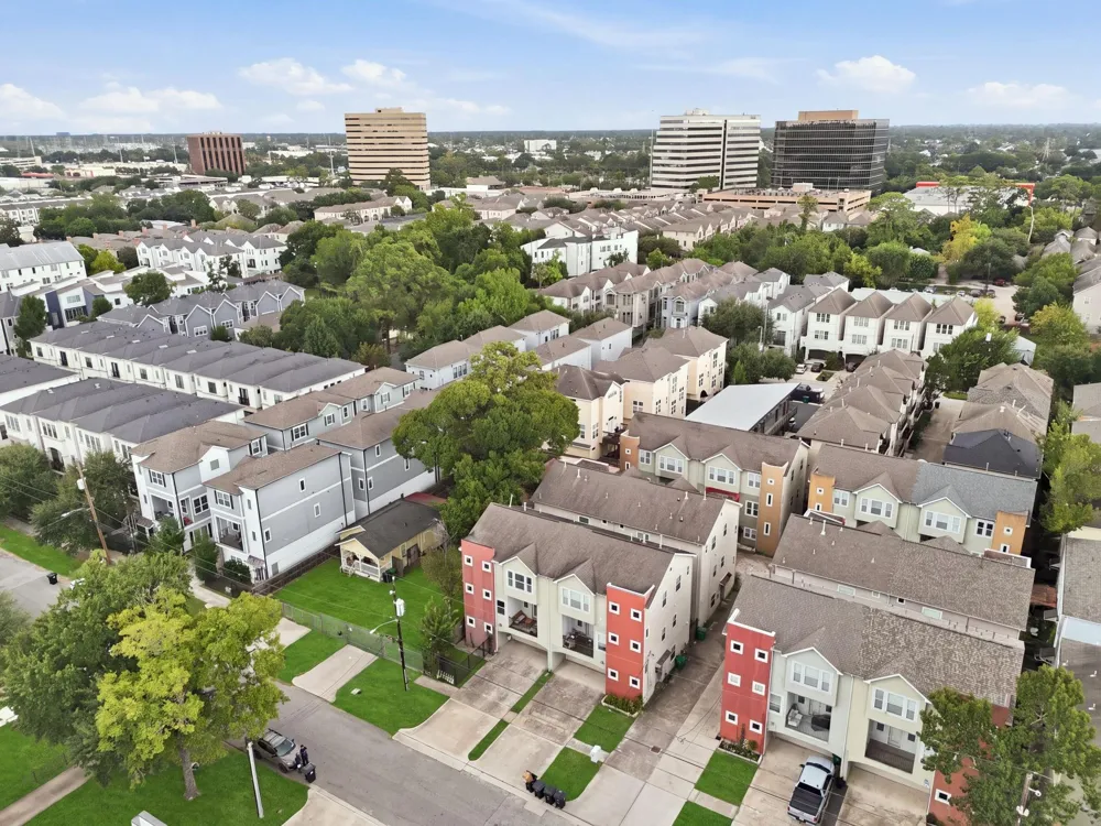 1147 W 24th Street #B Houston, TX 77008