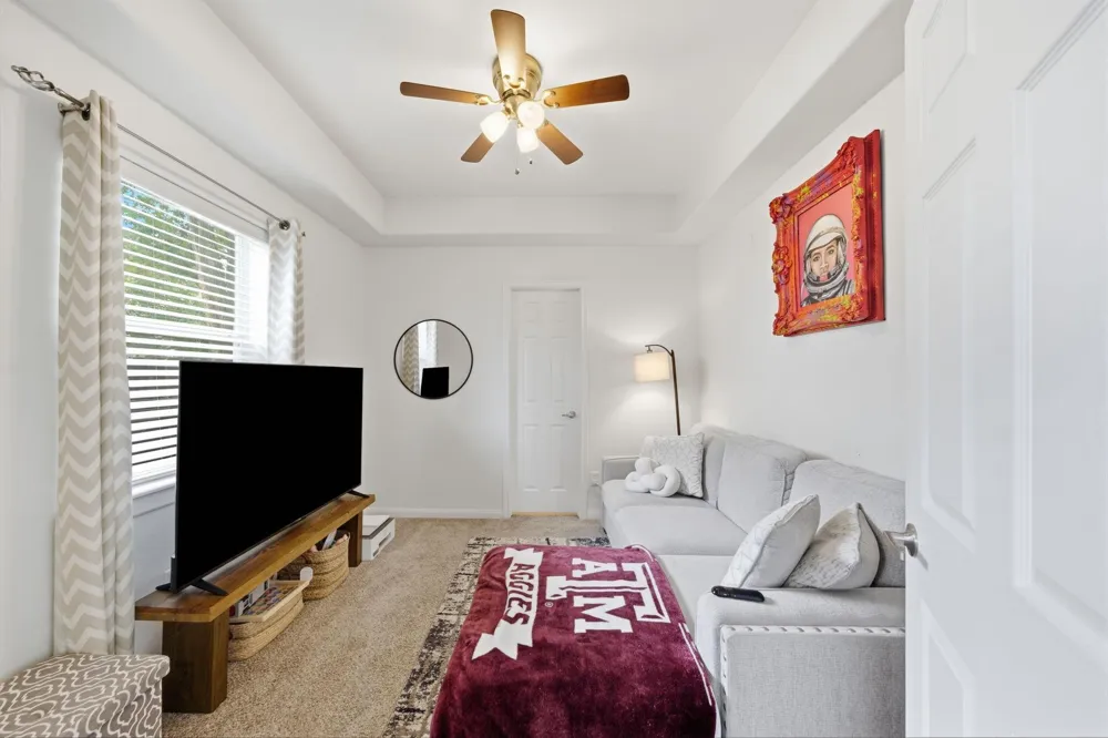 1147 W 24th Street #B Houston, TX 77008