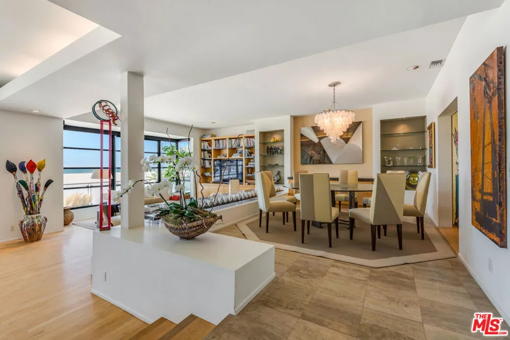 117 Ocean Front Walk Santa Monica, CA 90291