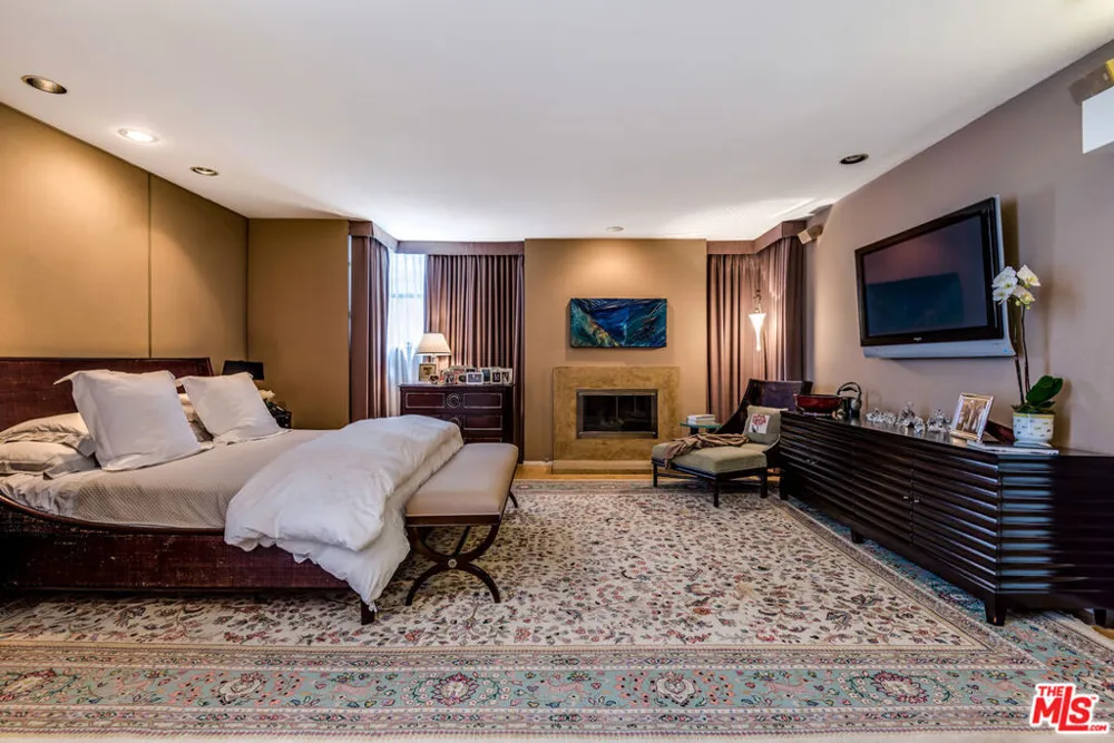 117 Ocean Front Walk Santa Monica, CA 90291