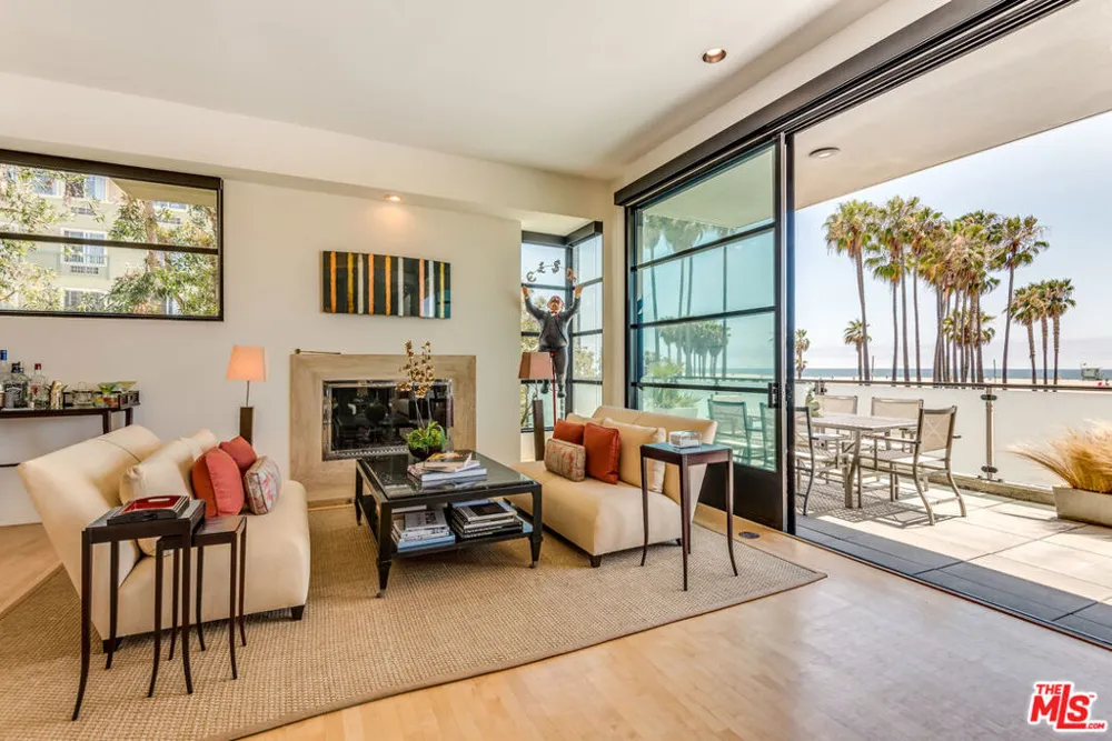 117 Ocean Front Walk Santa Monica, CA 90291