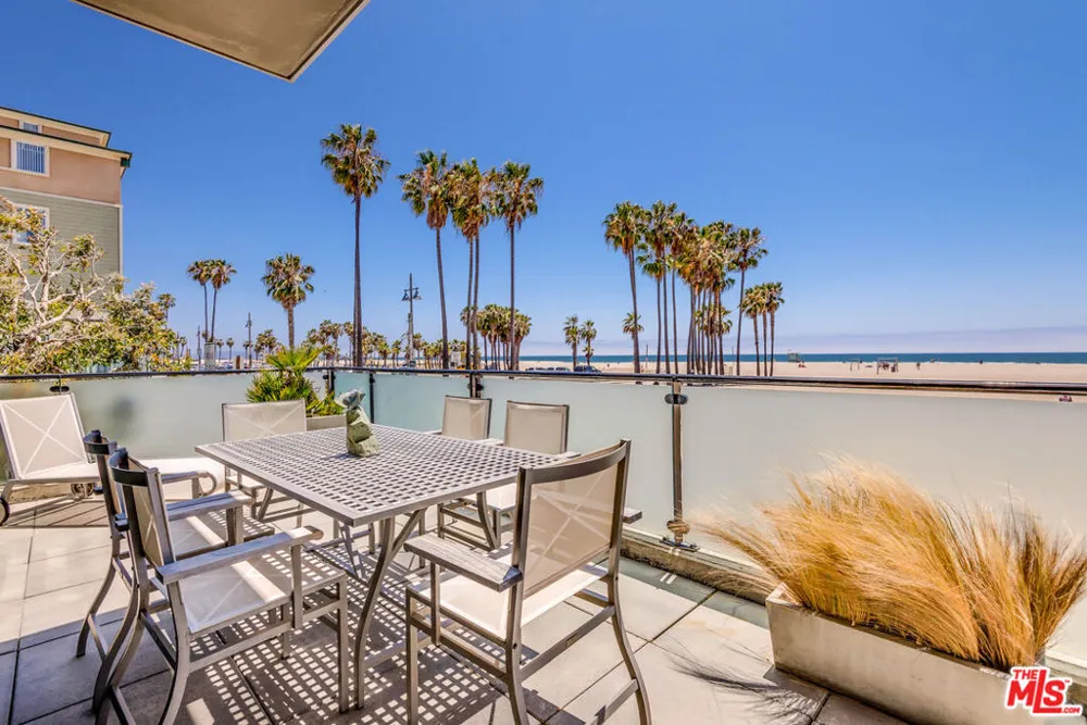 117 Ocean Front Walk Santa Monica, CA 90291