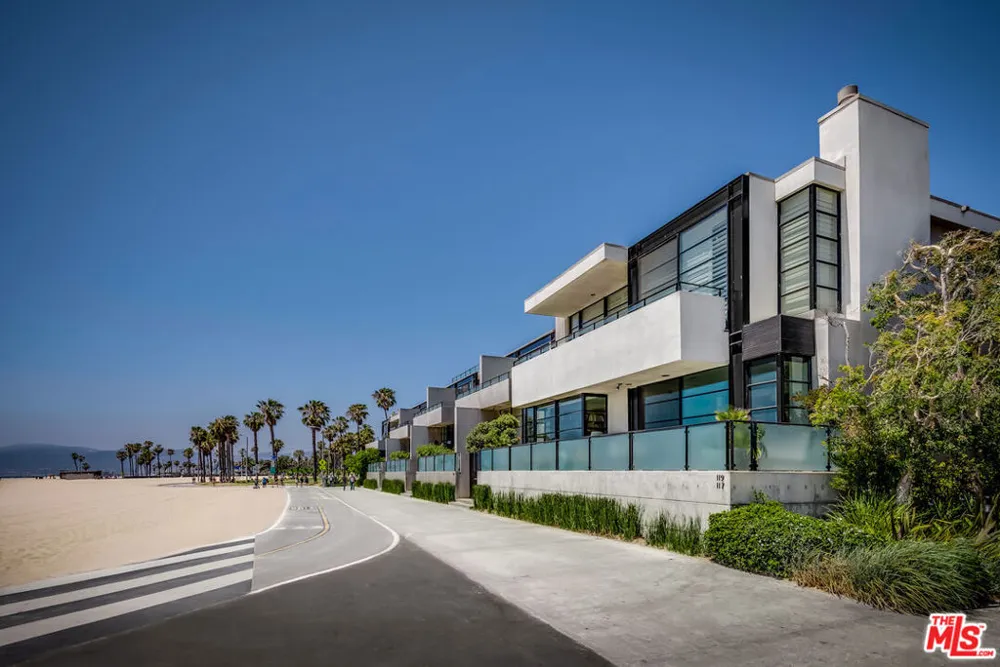 117 Ocean Front Walk Santa Monica, CA 90291