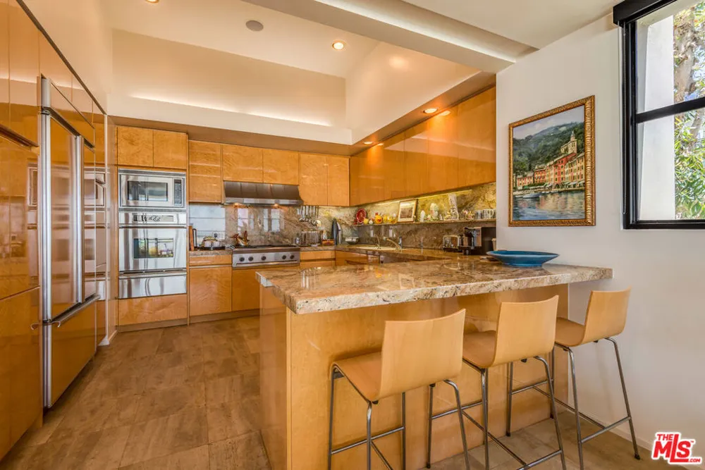 117 Ocean Front Walk Santa Monica, CA 90291
