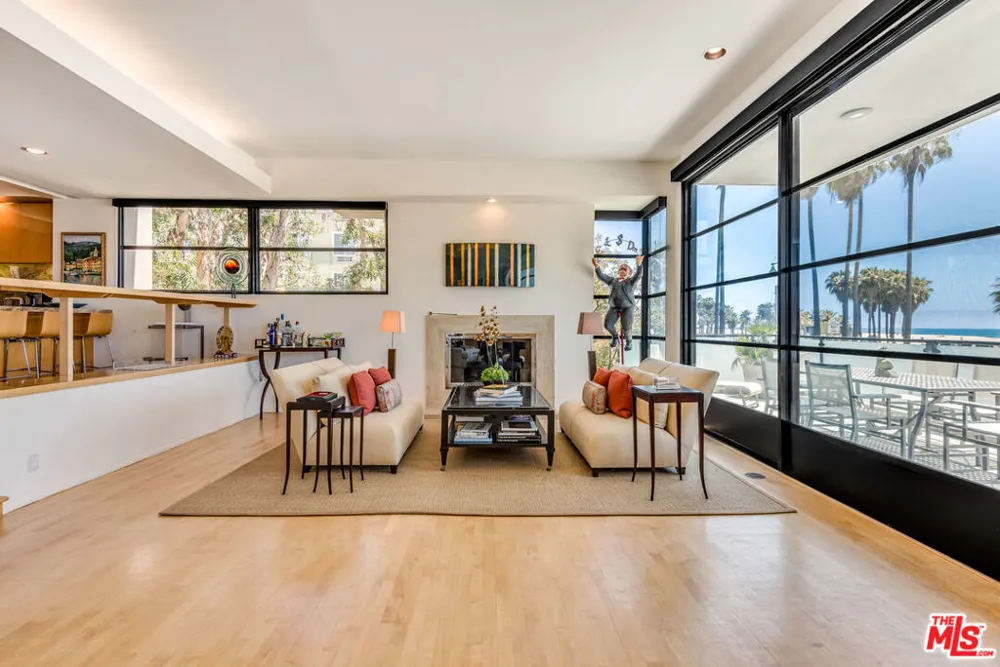 117 Ocean Front Walk Santa Monica, CA 90291