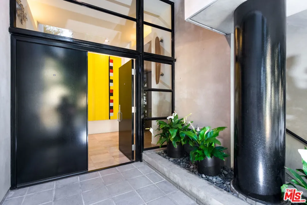 117 Ocean Front Walk Santa Monica, CA 90291