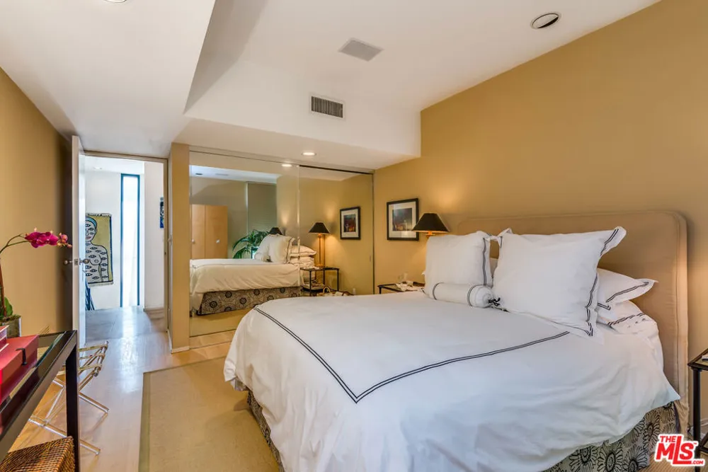 117 Ocean Front Walk Santa Monica, CA 90291