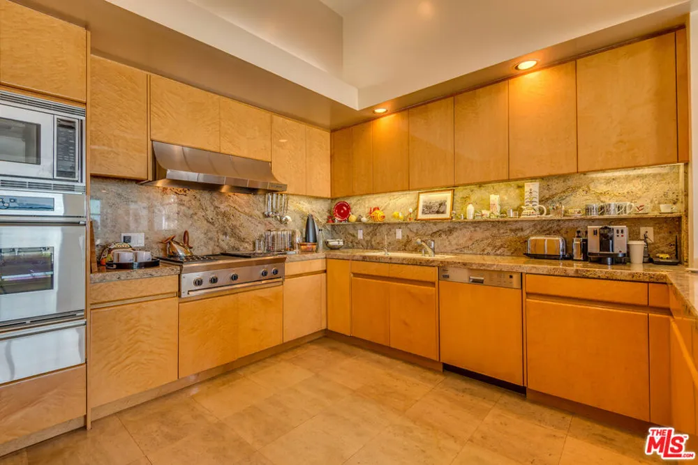117 Ocean Front Walk Santa Monica, CA 90291