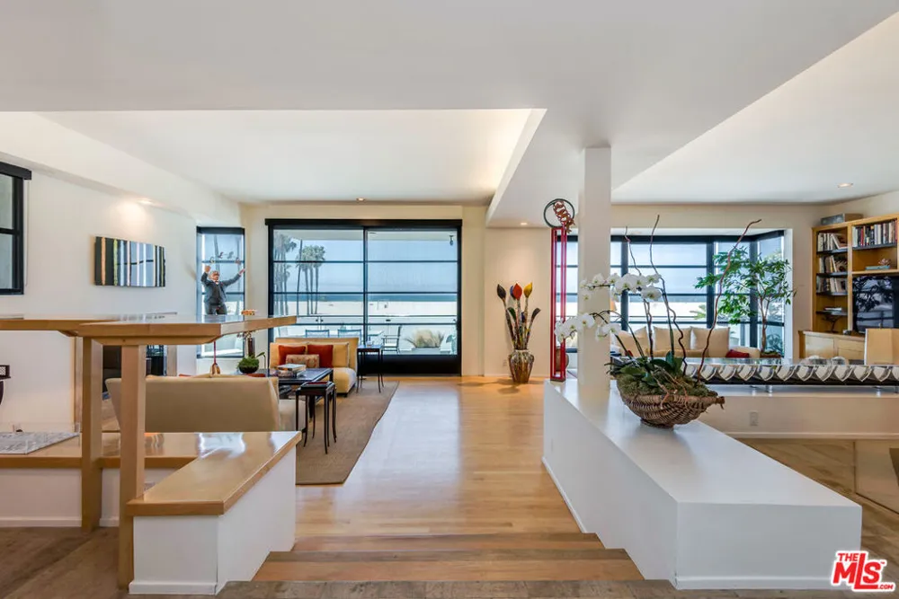 117 Ocean Front Walk Santa Monica, CA 90291