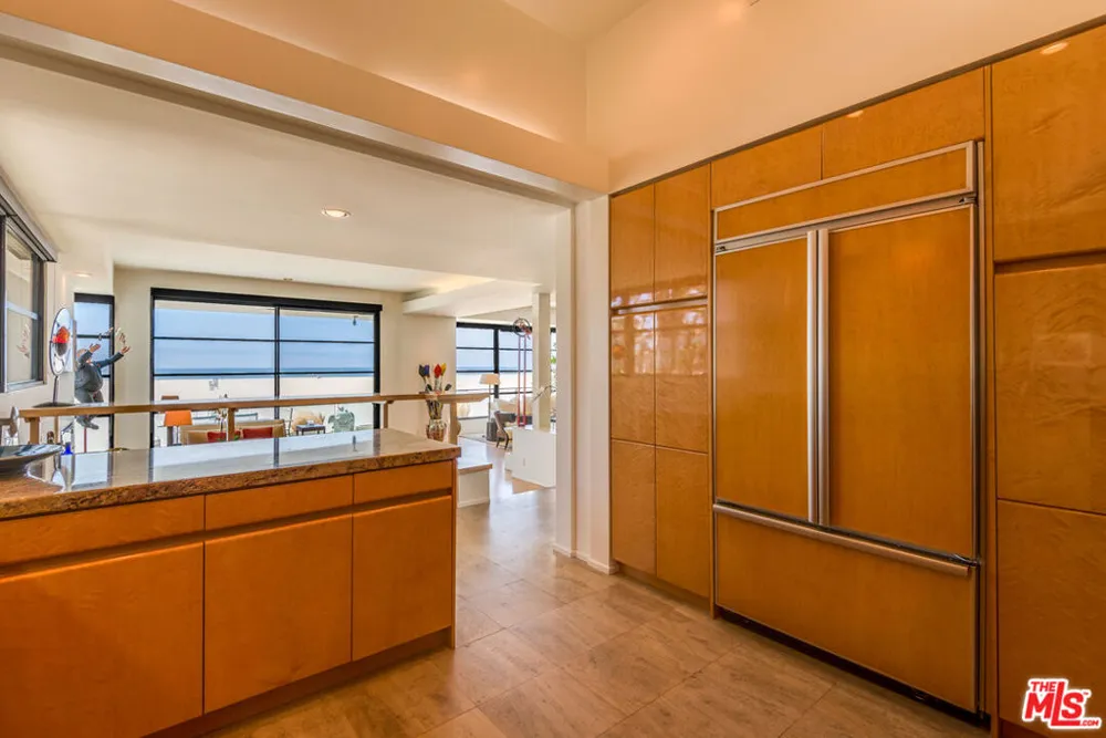 117 Ocean Front Walk Santa Monica, CA 90291
