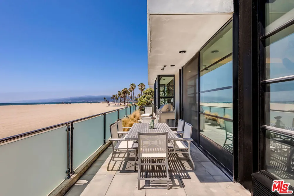 117 Ocean Front Walk Santa Monica, CA 90291