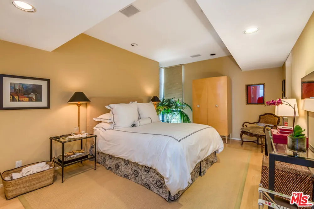 117 Ocean Front Walk Santa Monica, CA 90291