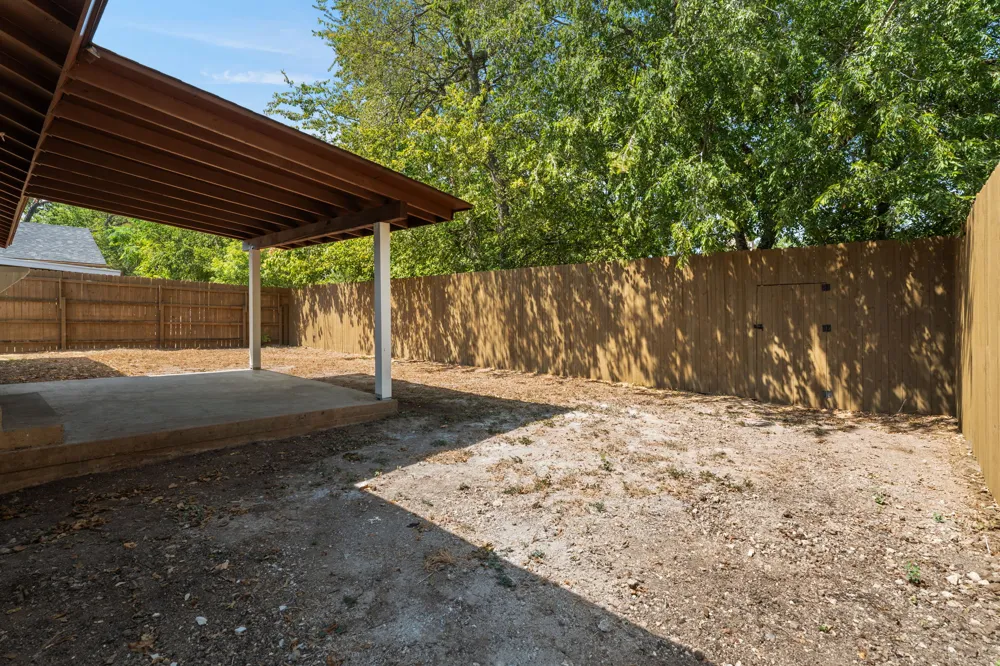 7204 Towering Oaks Drive Austin, TX 78745