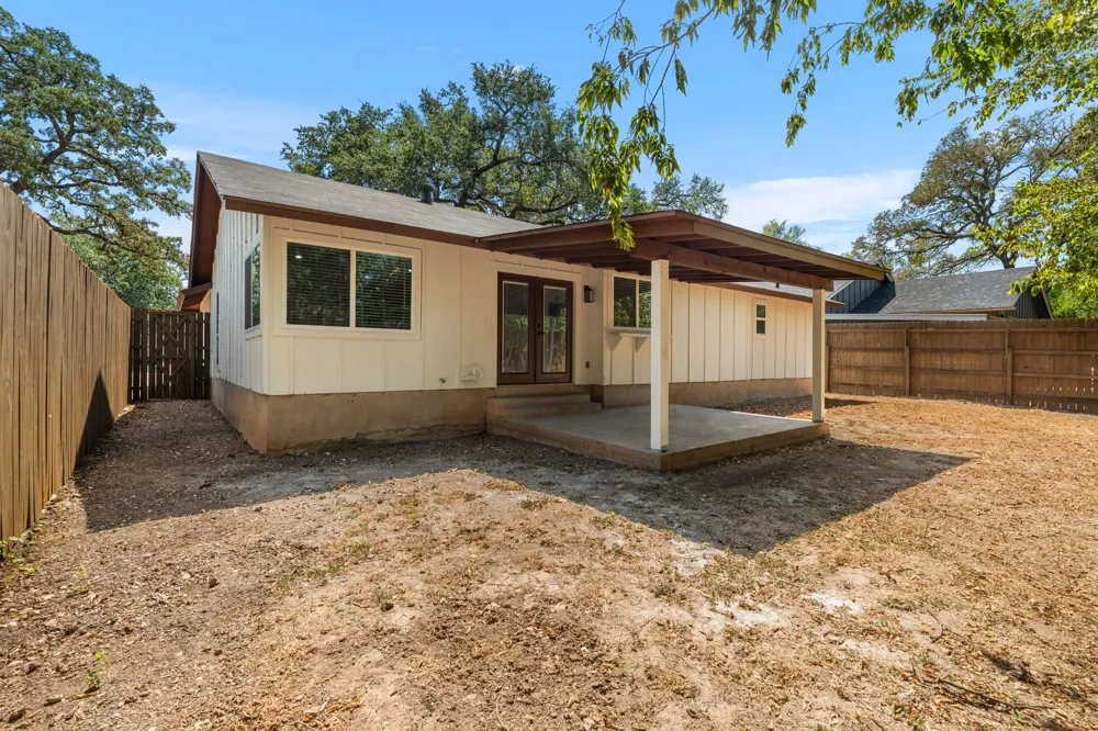 7204 Towering Oaks Drive Austin, TX 78745