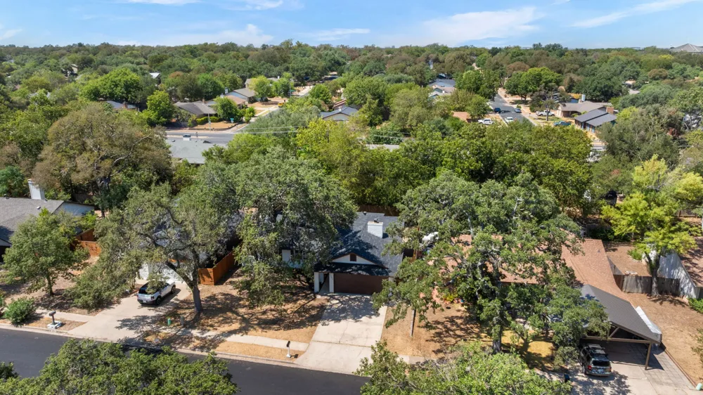 7204 Towering Oaks Drive Austin, TX 78745