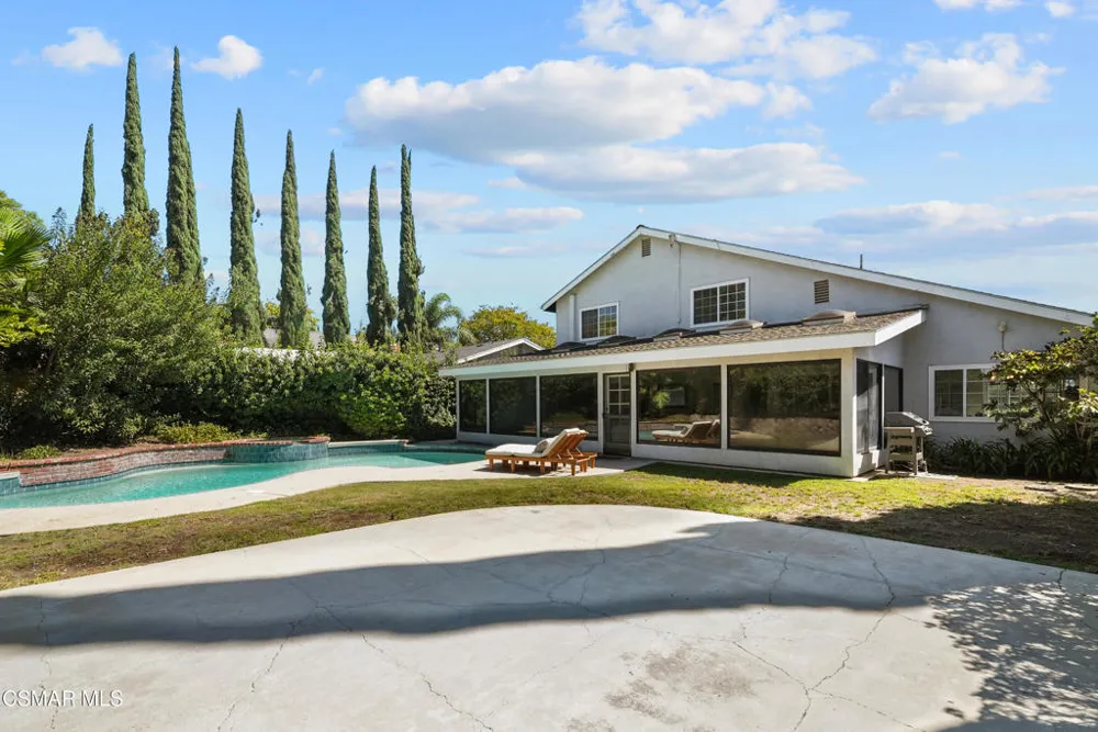 6403 Bayberry Street Oak Park, CA 91377