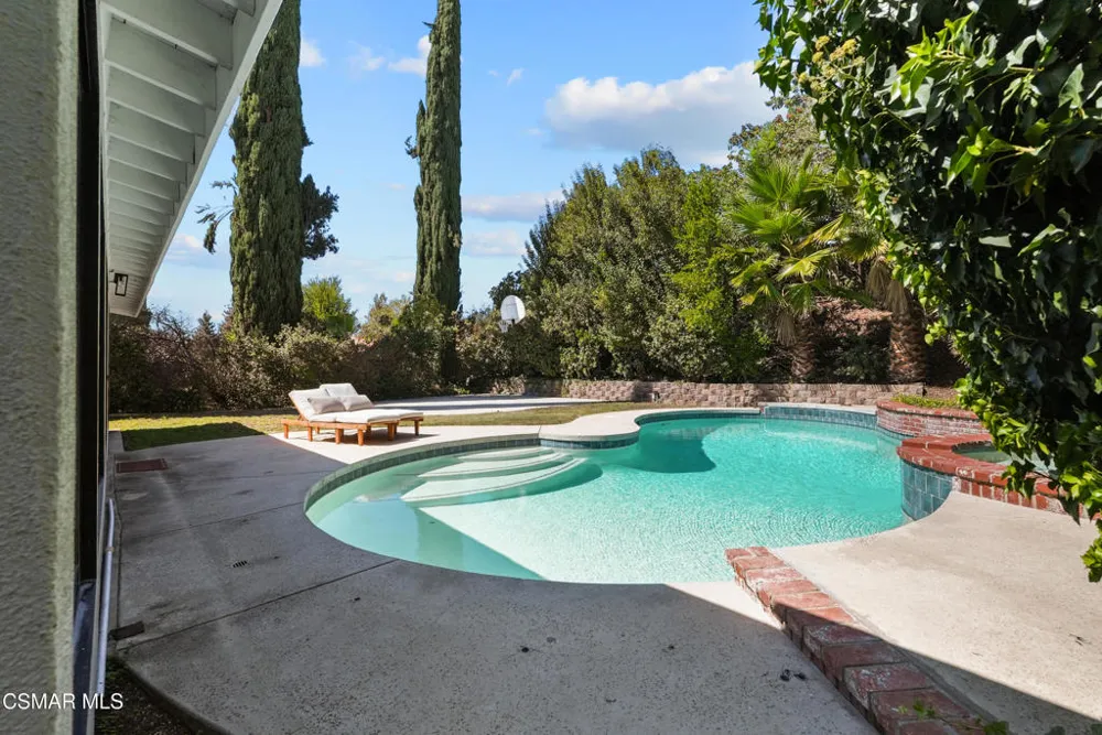 6403 Bayberry Street Oak Park, CA 91377