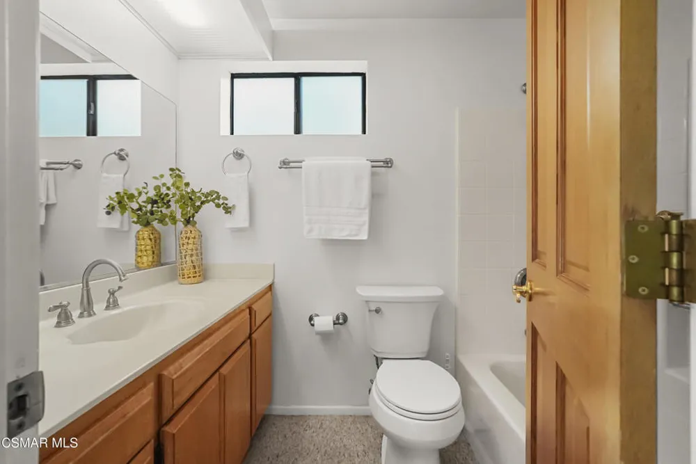 6403 Bayberry Street Oak Park, CA 91377