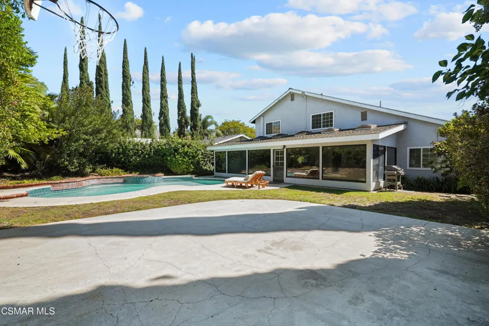 6403 Bayberry Street Oak Park, CA 91377