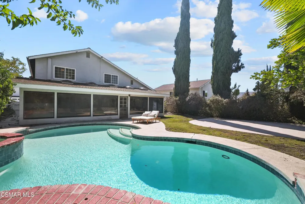6403 Bayberry Street Oak Park, CA 91377