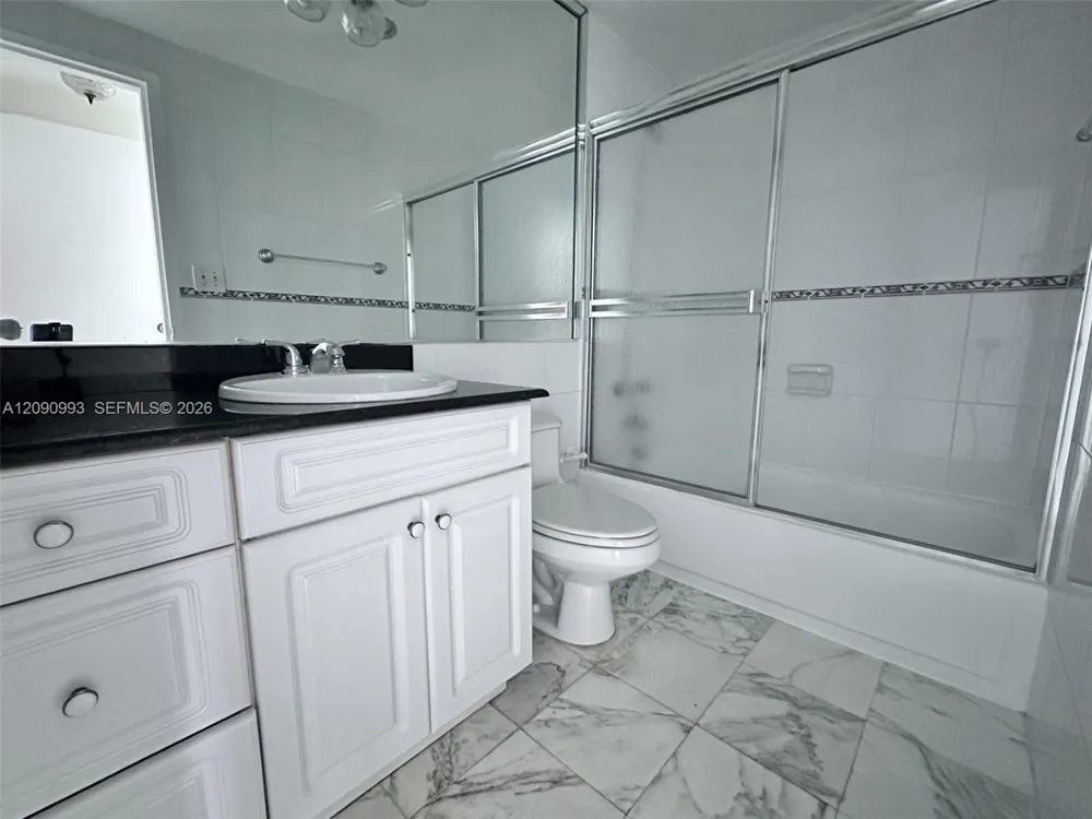 5825 Collins Ave #8E Miami Beach, FL 33140