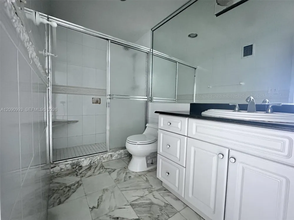 5825 Collins Ave #8E Miami Beach, FL 33140