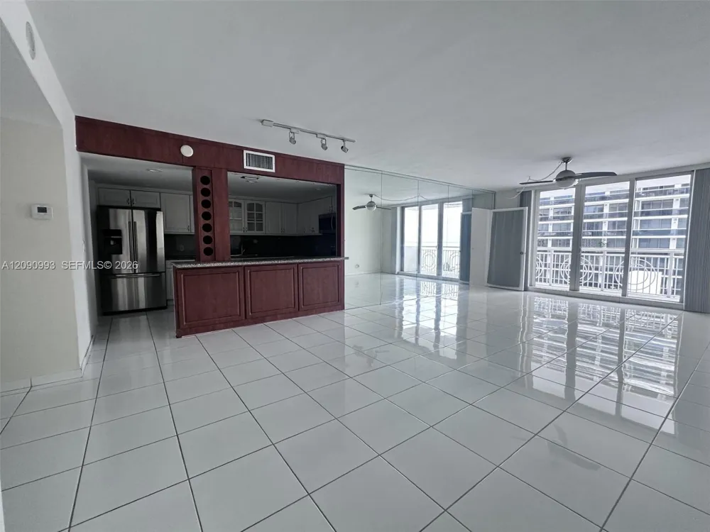 5825 Collins Ave #8E Miami Beach, FL 33140