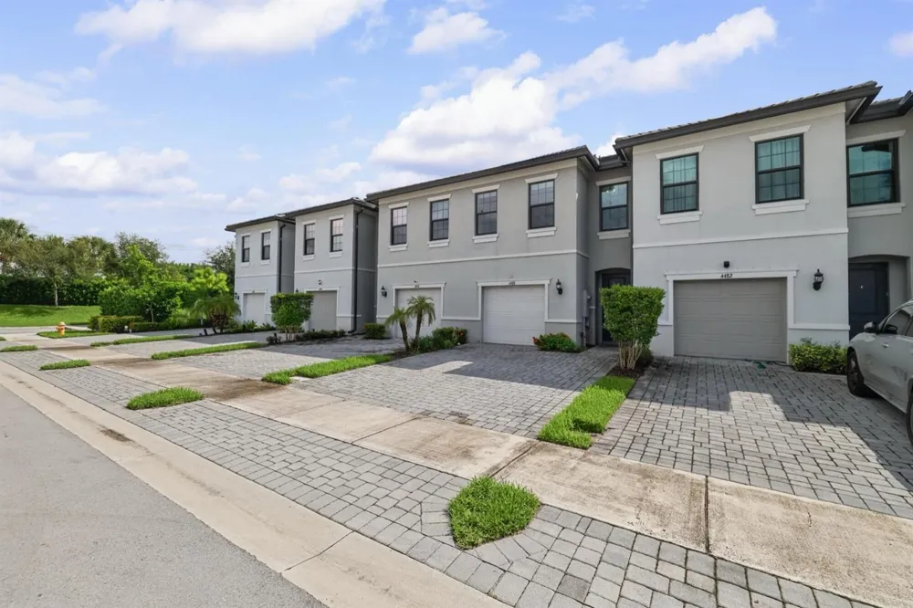 4488 Appleton Circle E Oakland Park, FL 33309