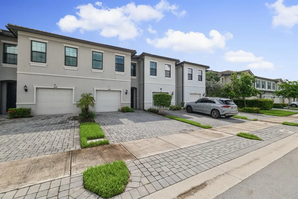 4488 Appleton Circle E Oakland Park, FL 33309