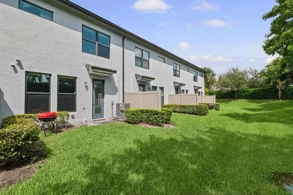 4488 Appleton Circle E Oakland Park, FL 33309