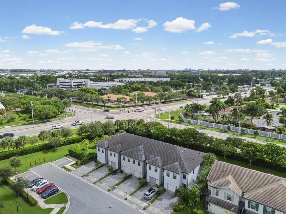 4488 Appleton Circle E Oakland Park, FL 33309
