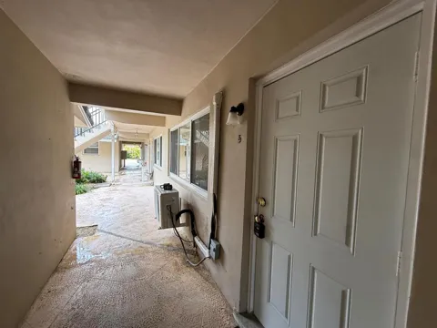 909 SE 14TH COURT #5