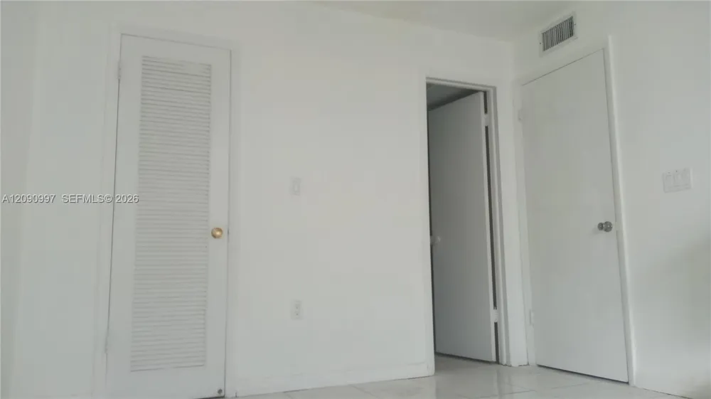 300 W 74th Pl #303 Hialeah, FL 33014