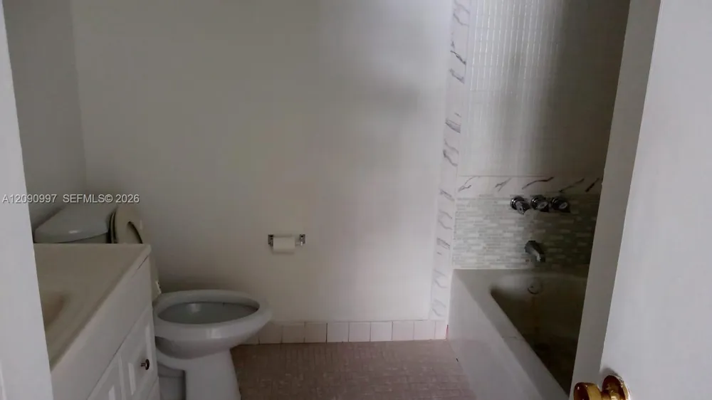 300 W 74th Pl #303 Hialeah, FL 33014