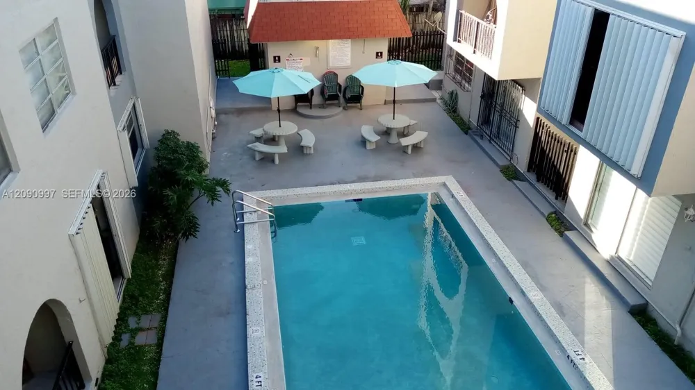 300 W 74th Pl #303 Hialeah, FL 33014