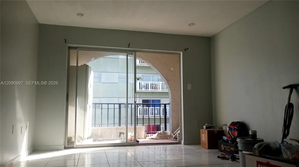 300 W 74th Pl #303 Hialeah, FL 33014