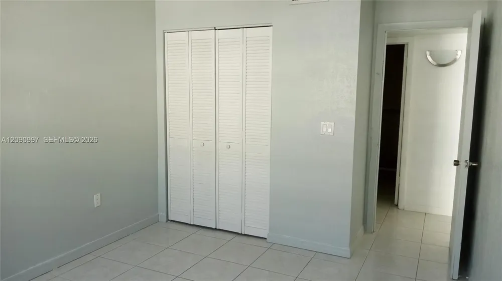 300 W 74th Pl #303 Hialeah, FL 33014
