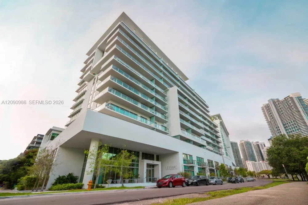 1600 SW 1st Ave #811 Miami, FL 33129