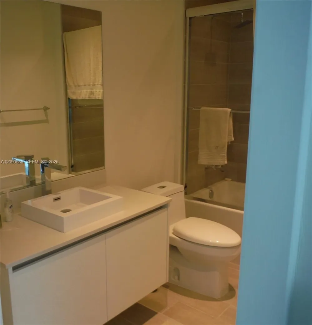 1600 SW 1st Ave #811 Miami, FL 33129