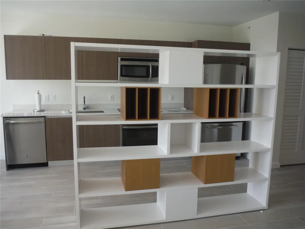 1600 SW 1st Ave #811 Miami, FL 33129