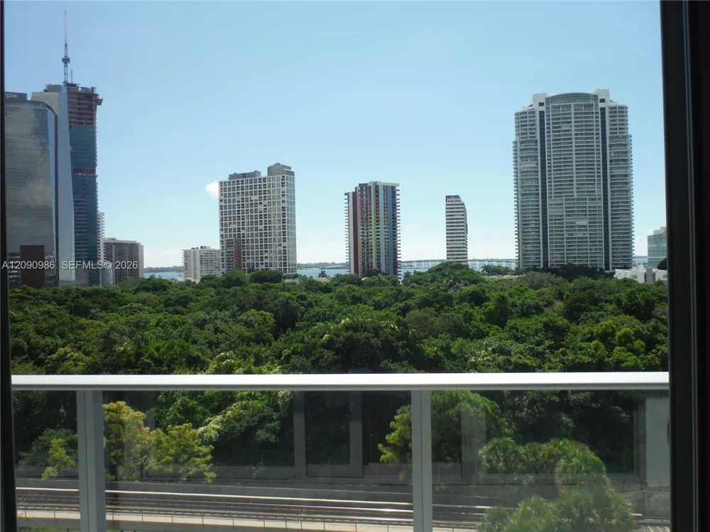 1600 SW 1st Ave #811 Miami, FL 33129