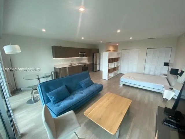 1600 SW 1st Ave #811 Miami, FL 33129